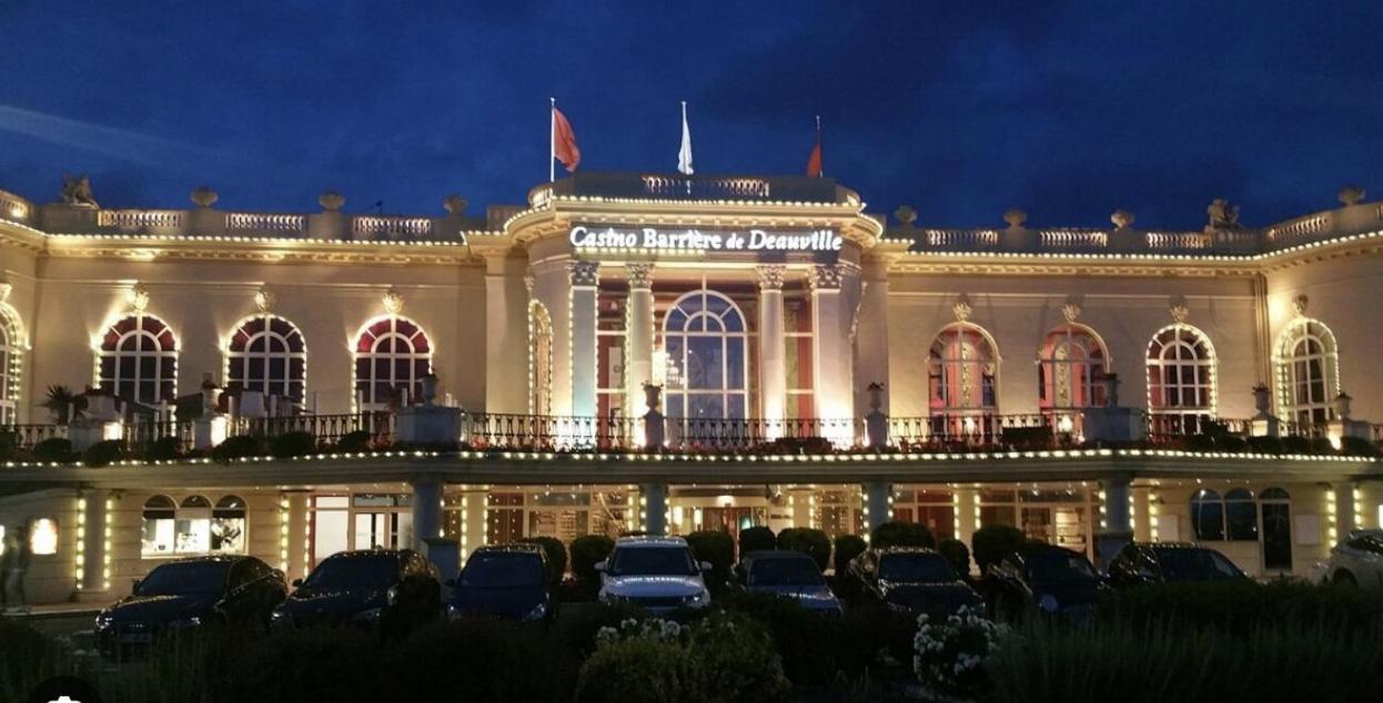 Grand Studio Hyper Centre Avec Balcon Tout Refait Mars 2025 Deauville Luaran gambar