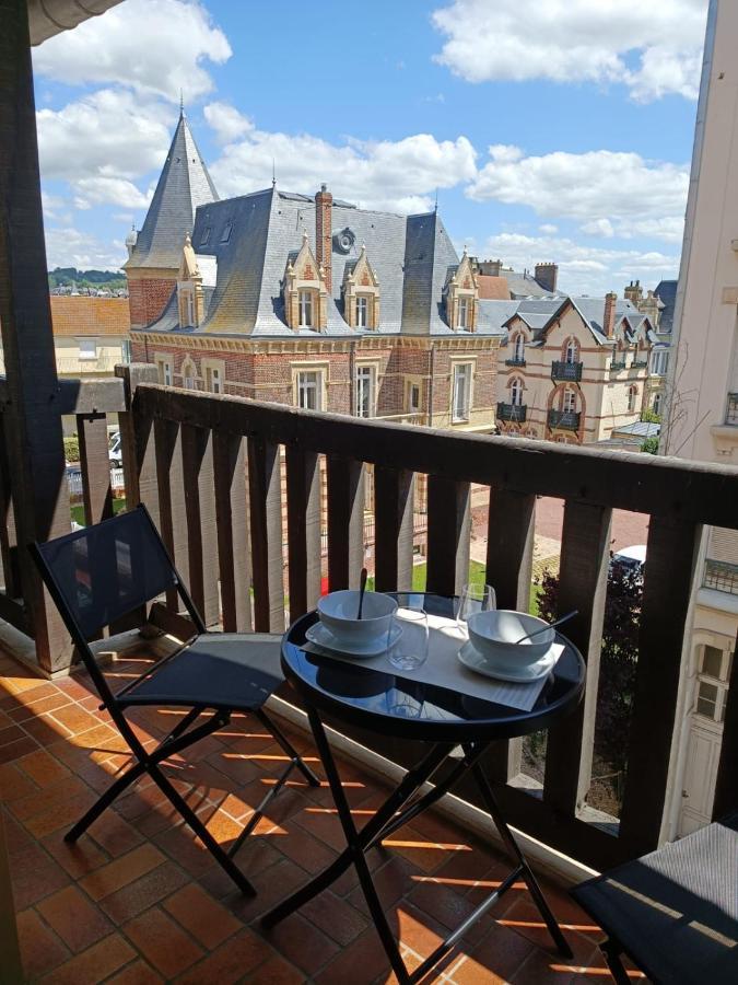 Grand Studio Hyper Centre Avec Balcon Tout Refait Mars 2025 Deauville Luaran gambar