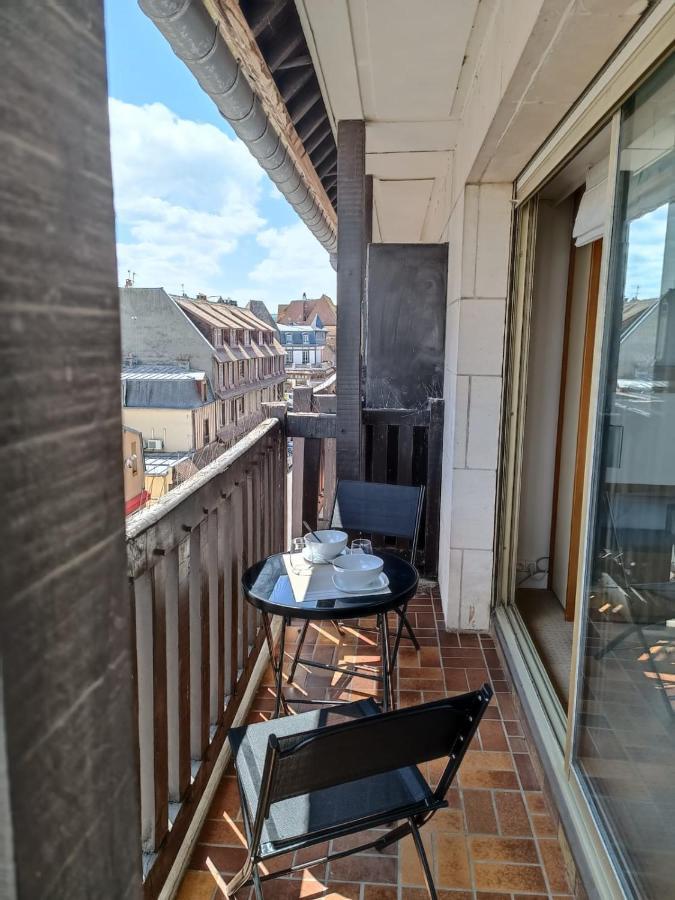 Grand Studio Hyper Centre Avec Balcon Tout Refait Mars 2025 Deauville Luaran gambar