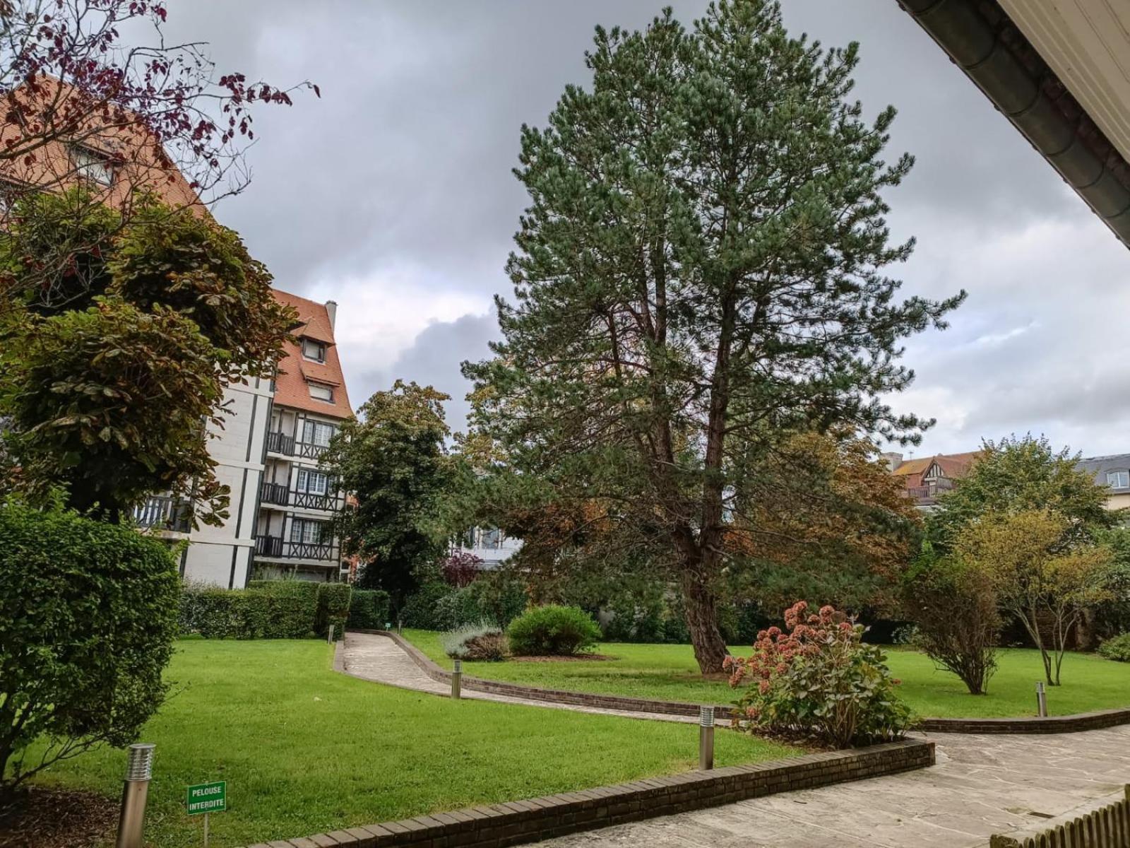 Grand Studio Hyper Centre Avec Balcon Tout Refait Mars 2025 Deauville Luaran gambar