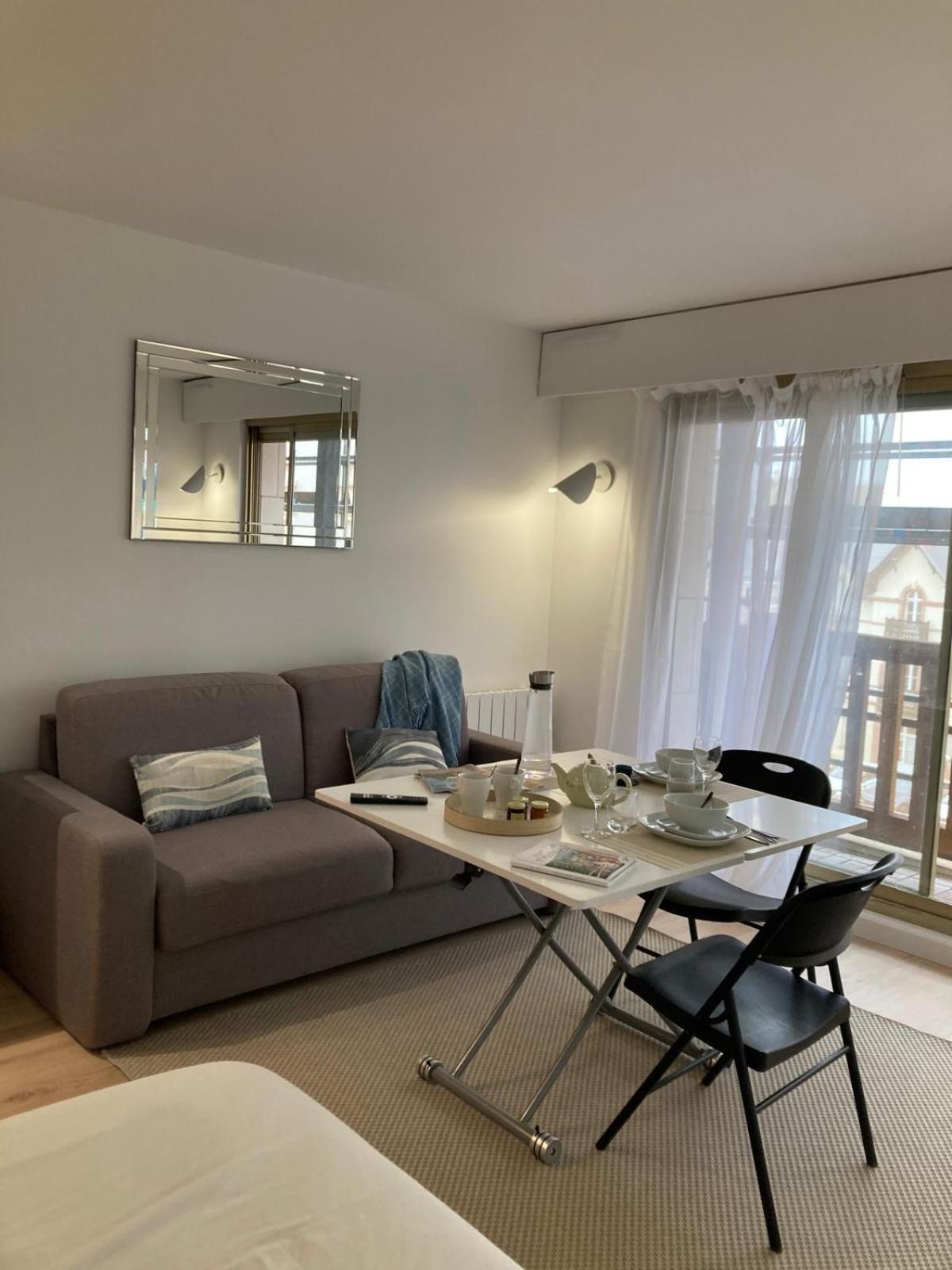 Grand Studio Hyper Centre Avec Balcon Tout Refait Mars 2025 Deauville Luaran gambar